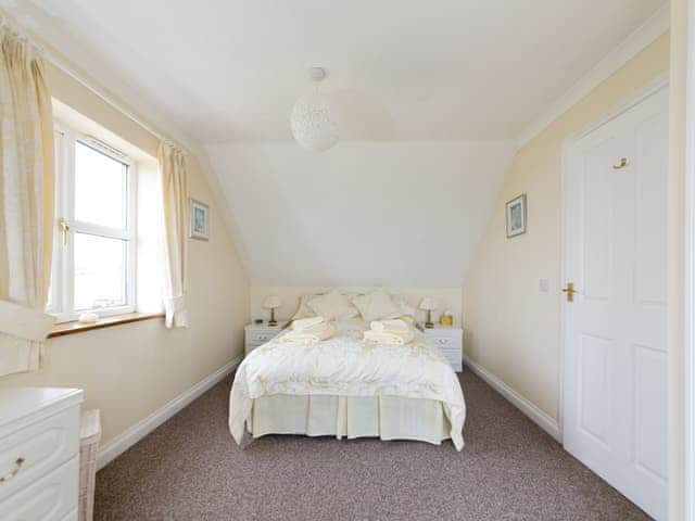 Double bedroom | 2 Seabreeze Cottages, Brightstone