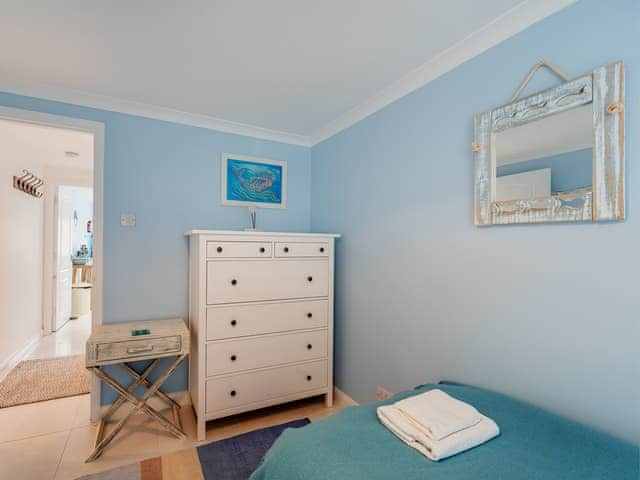 Twin bedroom | Mermaids - Seaton Beach Apartments, Seaton