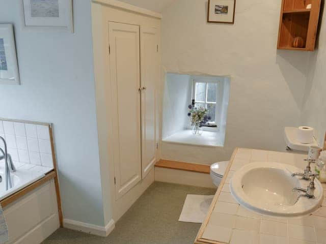 Bathroom | Condurrow Cottage, Manaccan, near Helston