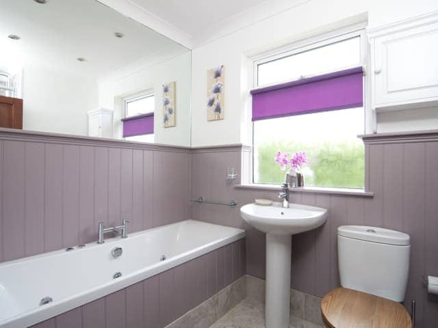 Bathroom | Shiloh Cottage, Wootton Bridge