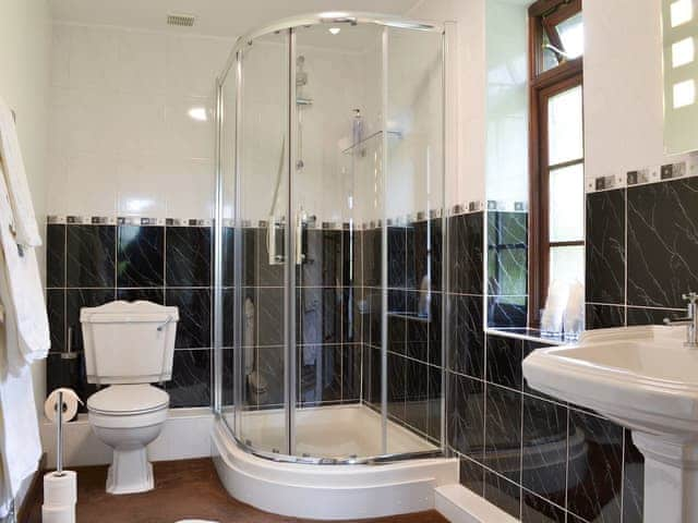 En-suite shower room | Tripp Cottage, St Neot, near Liskeard