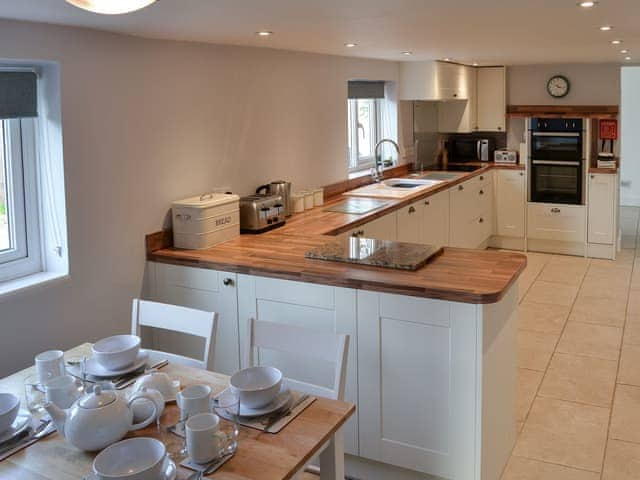 Kitchen with breakfast area | Riverside - Simpson&rsquo;s Boatyard, Stalham