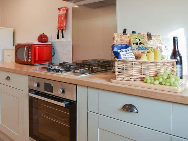 Well-appointed kitchen | Blacksmith&rsquo;s Cottage - Upwey Cottages, Weymouth