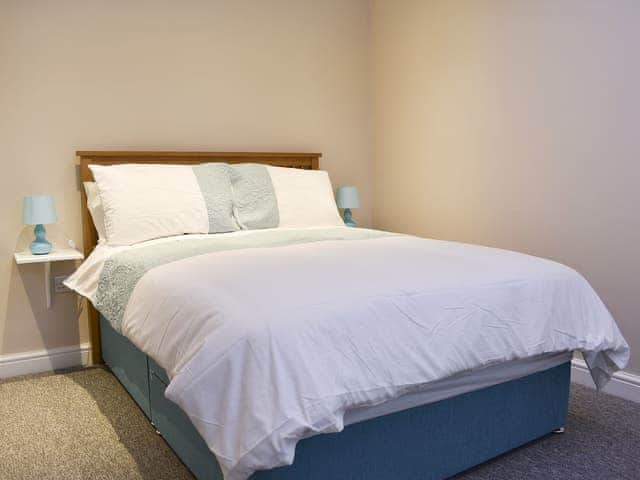 Welcoming double bedroom | Carpenters Cottage - Upwey Cottages, Weymouth