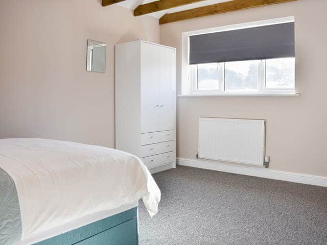 Double bedded room with wonderful view | Carpenters Cottage - Upwey Cottages, Weymouth