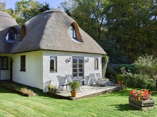Delightful thatched annexe | Heathfield Lodge, Bransgore, near Christchurch