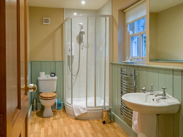 En-suite shower room | The Gatehouse, Ambleside