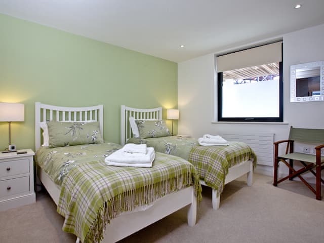 Good-sized twin bedroom | Castaways - Horizon View, Westward Ho!