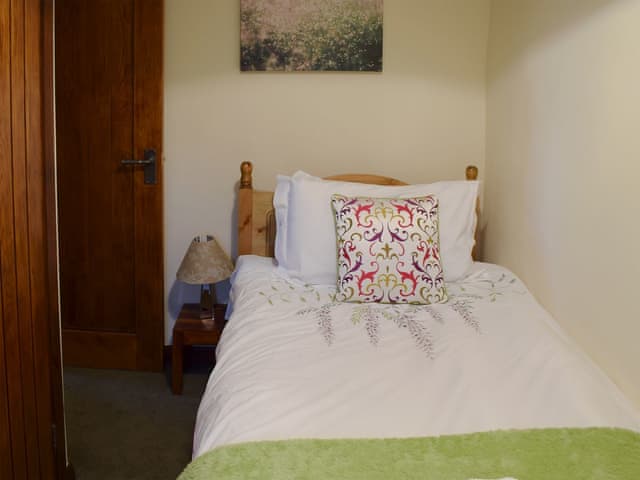 Comfy single bedroom | Hazel Cottage - Round Hill Farm, Kirkstone near Ambleside