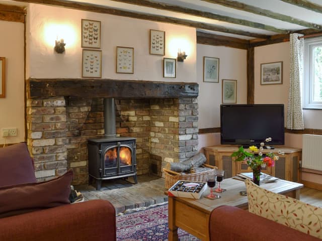 Characterful living room | Henley Bridge Holiday Cottage, Ashburnham, near Battle