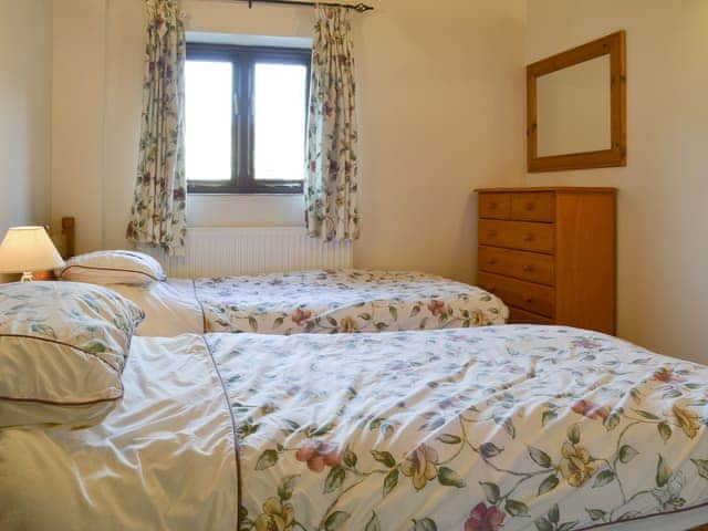 Relaxing twin bedroom | Littlewoods Barn - Moor Farm Stable Cottages, Foxley, near Fakenham