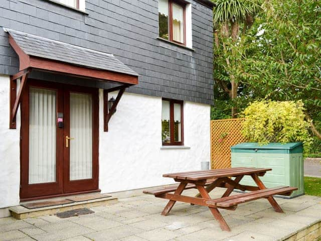 Small garden with patio and garden furniture | Star Gazy, Pendra Loweth, Falmouth