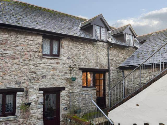 Beautifully converted former farm building close to the sea | Honeysuckle Cottage, Willingcott Valley, Woolacombe