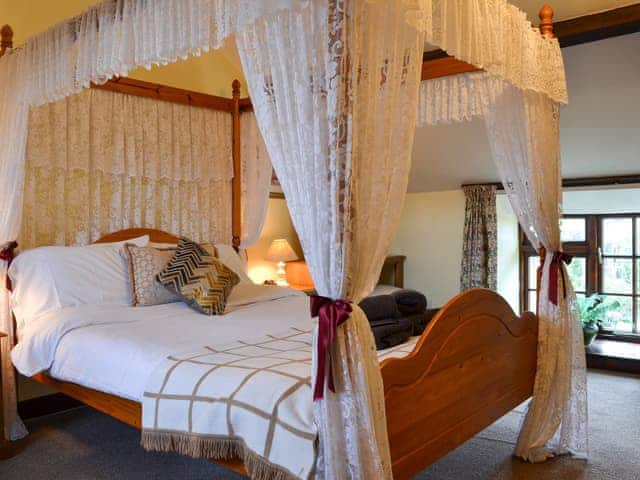 Four poster bedroom | Poppy Cottage - Sands Farm Cottages, Wilton near Pickering