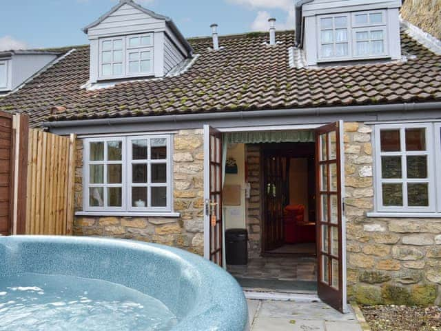 Hot tub | Poppy Cottage - Sands Farm Cottages, Wilton near Pickering