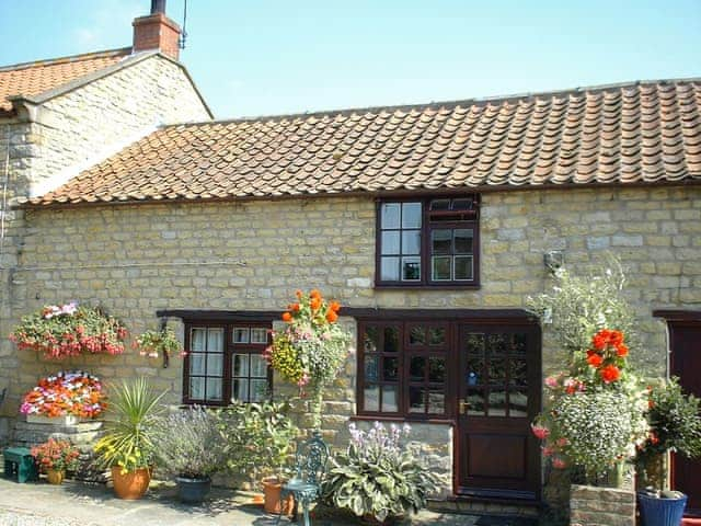 Romantic one bedroom cottage | Poppy Cottage - Sands Farm Cottages, Wilton near Pickering