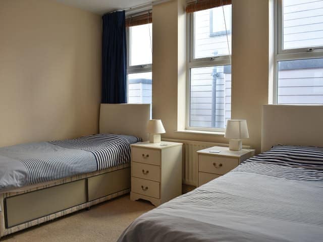 Twin bedroom | Pinecliffe, Southbourne, Bournemouth