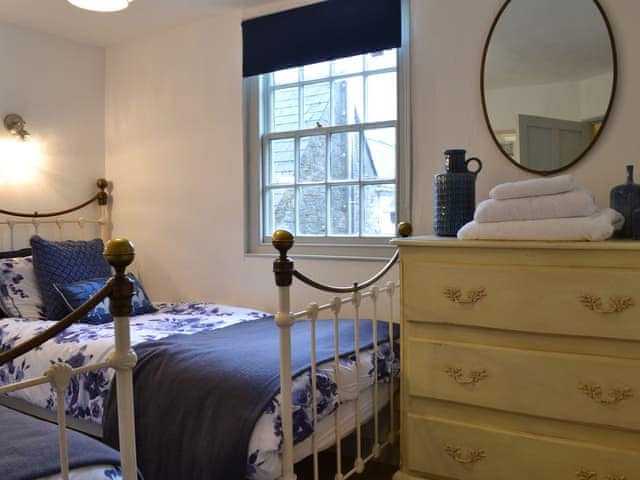 Lovely twin bedded room with gorgeous furnishings | Sage Cottage, St Columb Major