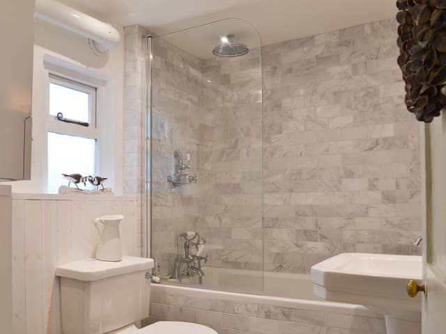 Part tiled bathroom with shower over the bath | Sage Cottage, St Columb Major