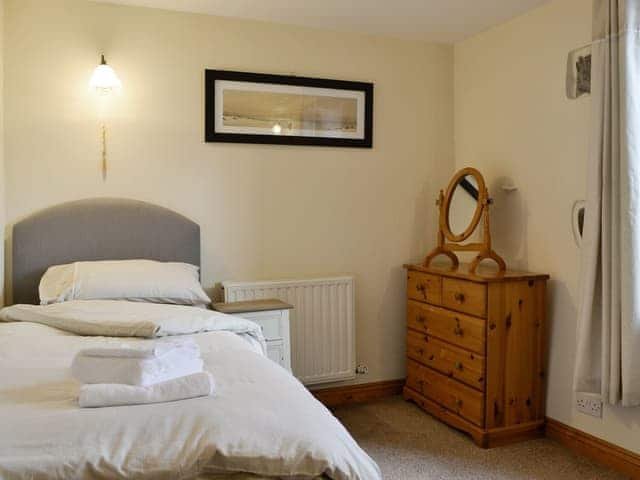 Comfortable twin bedroom | Doddick Chase Cottage - Doddick Farm Cottages, Threlkeld, near Keswick