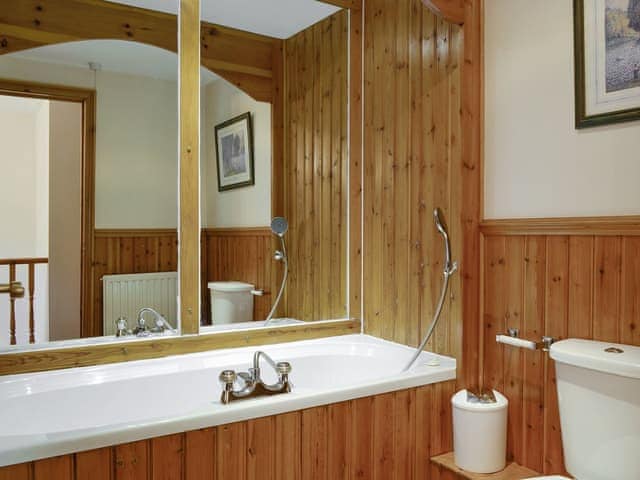 Family bathroom | Doddick Chase Cottage - Doddick Farm Cottages, Threlkeld, near Keswick