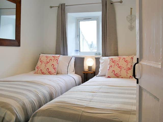 Pretty twin bedroom | Thorpe Cottage, Masham