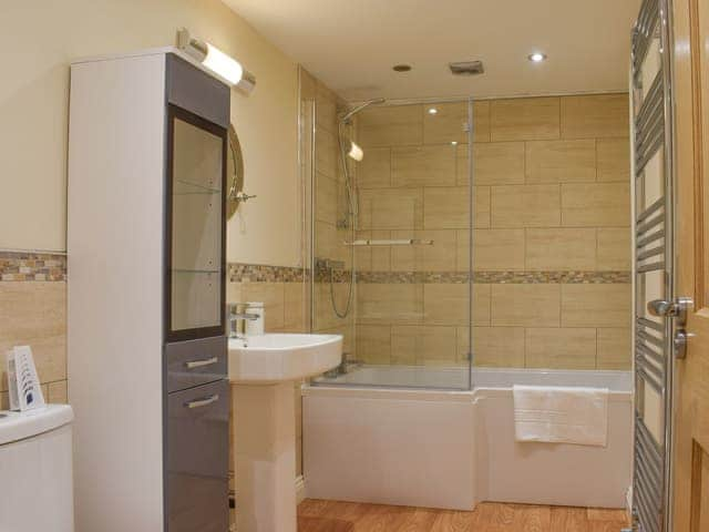 Gorgeous bathroom with shower over the bath | The Hideaway, Sleights, near Whitby