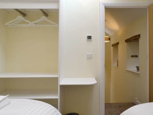 Good sized twin bedroom | Tarn Rigg Cottage - Ormathwaite Farm Cottages, Underskiddaw, near Keswick