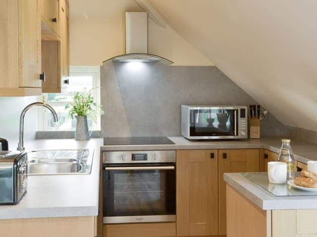 Well-equipped fitted kitchen | Swift Cottage - Higher Tor Cottages, East Ogwell, near Newton Abbot