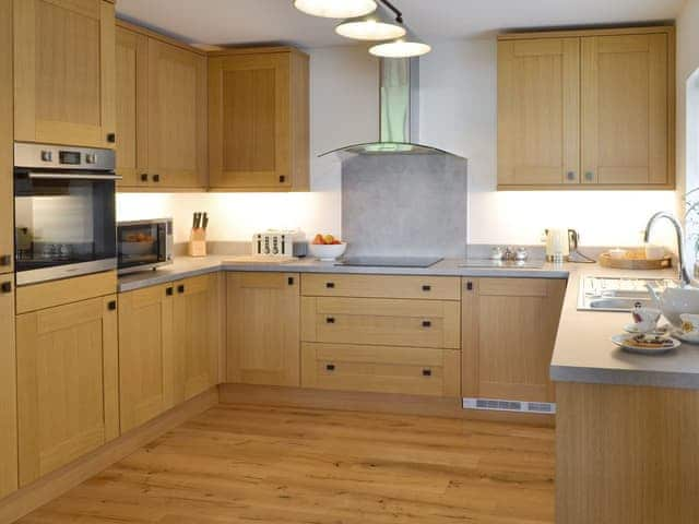 Fully appointed fitted kitchen | Robin Cottage - Higher Tor Cottages, East Ogwell, near Newton Abbot