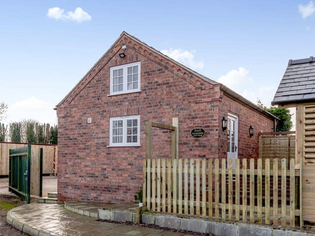 Exterior | Kingfisher Cottage - Riverside Barns, Wainfleet St. Mary, near Skegness