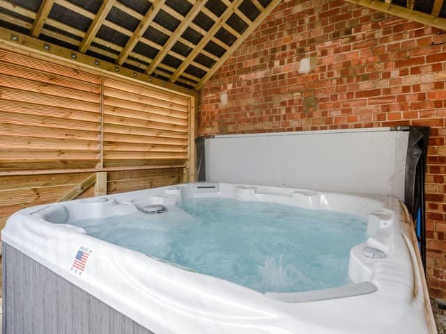 Hot tub | Kingfisher Cottage - Riverside Barns, Wainfleet St. Mary, near Skegness