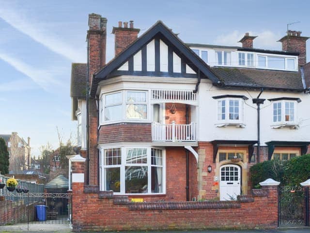 Delightful self-contained seaside apartment | Holbeck Apartment, Scarborough