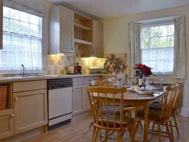 Delightful kitchen/ dining room | Tristan&rsquo;s - Lanwithan Manor Apartments, Lostwithiel