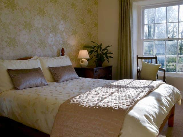 Comfortable double bedroom | Tristan&rsquo;s - Lanwithan Manor Apartments, Lostwithiel