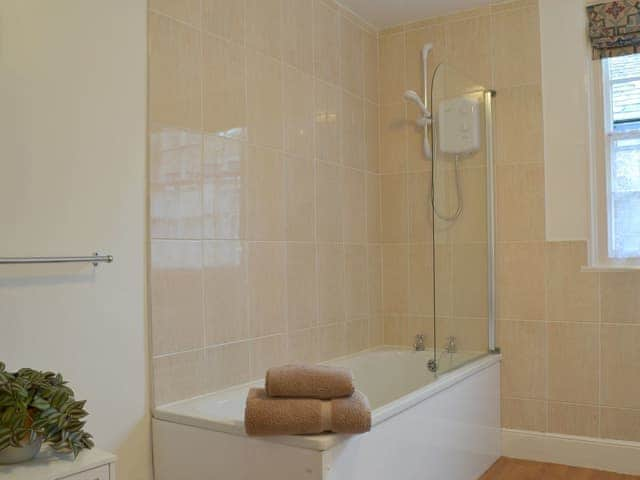 Bathroom | Tristan&rsquo;s - Lanwithan Manor Apartments, Lostwithiel