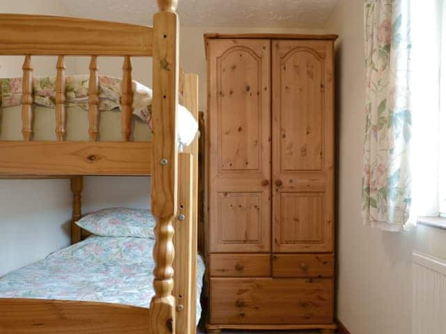 Comfortable bunk bedroom | Stable Cottage 7 - Moor Farm Stable Cottages, Foxley, near Fakenham