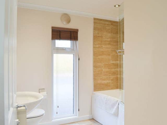 En-suite bathroom with shower over the bath | Oak Lodge, Clatworthy, near Williton