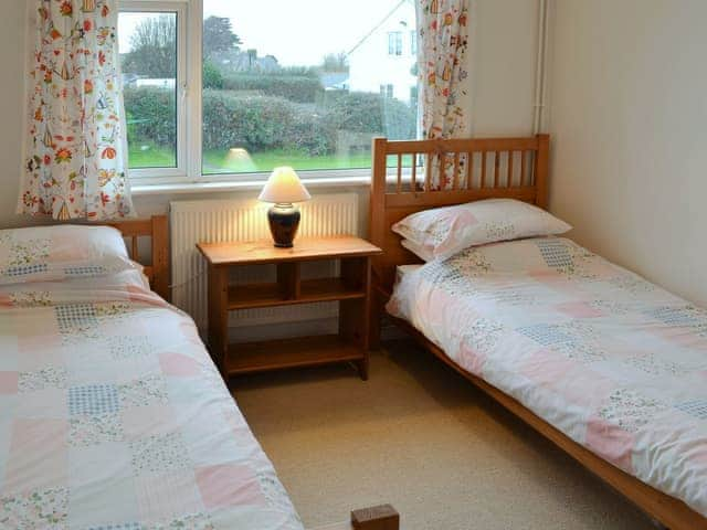 Twin bedroom | Chynoweth, St. Keverne, near Helston