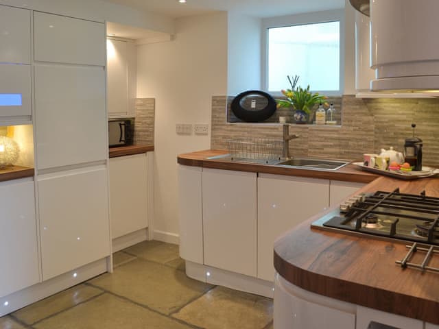 Modern, well equipped kitchen | Samphire Cottage, Brixham