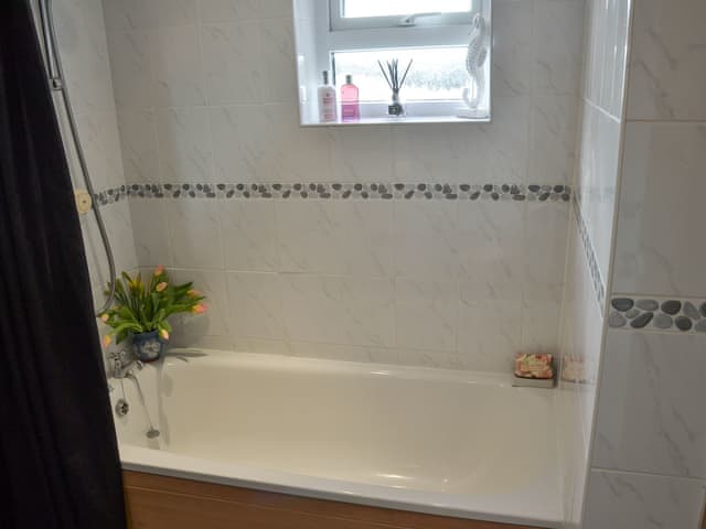 Bathroom | Samphire Cottage, Brixham