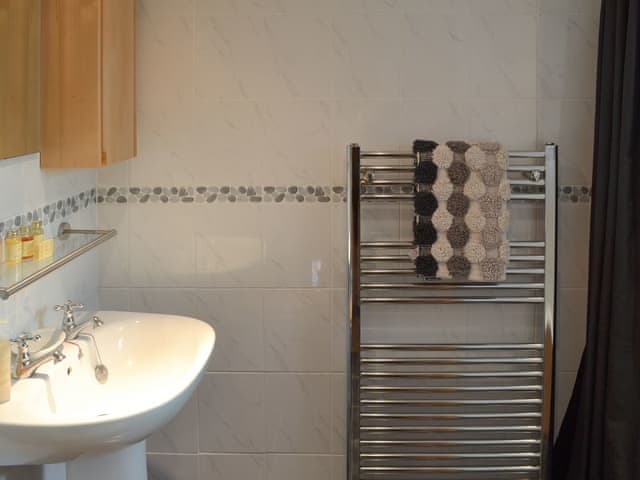 Bathroom | Samphire Cottage, Brixham