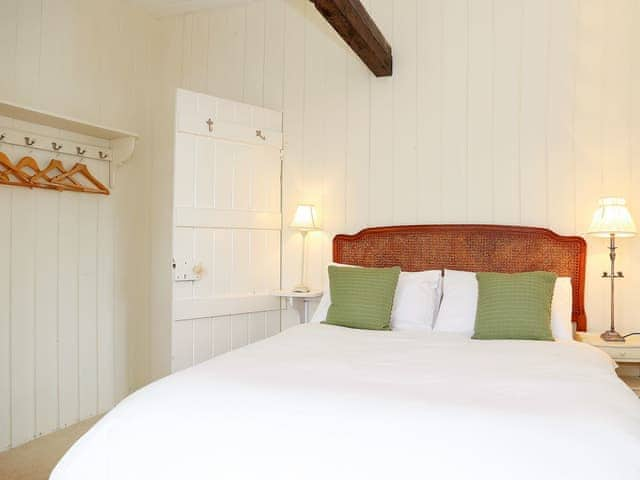 Double bedroom | Leacon Hall Oast, Near Tenterden