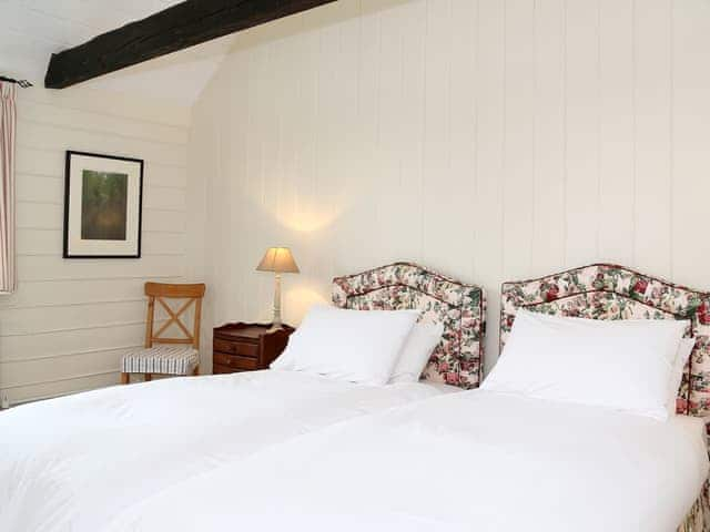 Twin bedroom | Leacon Hall Oast, Near Tenterden