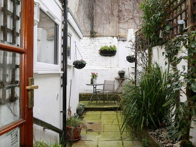 Outdoor area | North Laine Cottage, Brighton