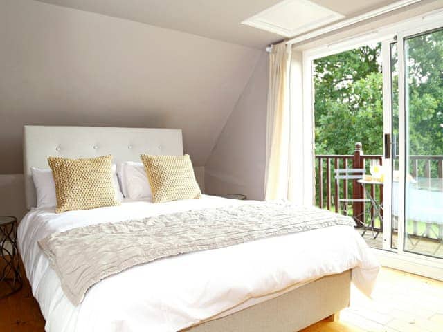Double bedroom | Poundgate Park House, Crowborough