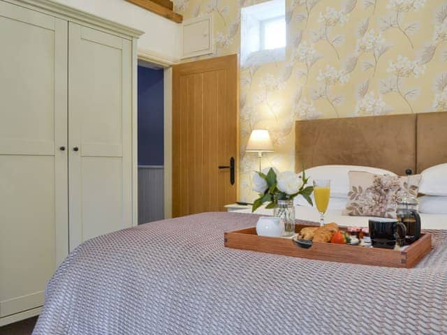 Ample storage within the en-suite double bedroom | Applegate Cottage - Holtby Grange Cottages, Holtby, near York