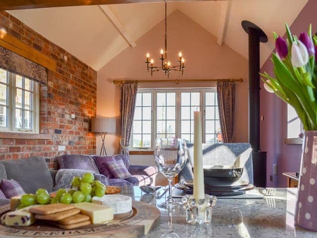 Loely high-ceilinged living space | Cozy Cottage - Holtby Grange Cottages, Holtby, near York