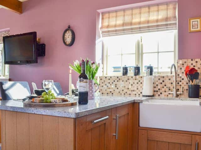 Traditional Belfast sink in the contemporary kitchen | Cozy Cottage - Holtby Grange Cottages, Holtby, near York