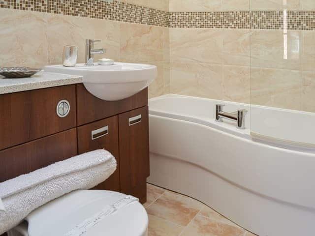 Bathroom with an air of elegance | Cozy Cottage - Holtby Grange Cottages, Holtby, near York